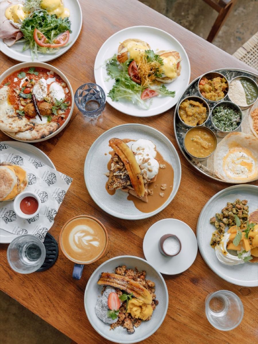 SkinnyTom's Breakfast & Brunch feast table in Unawatuna